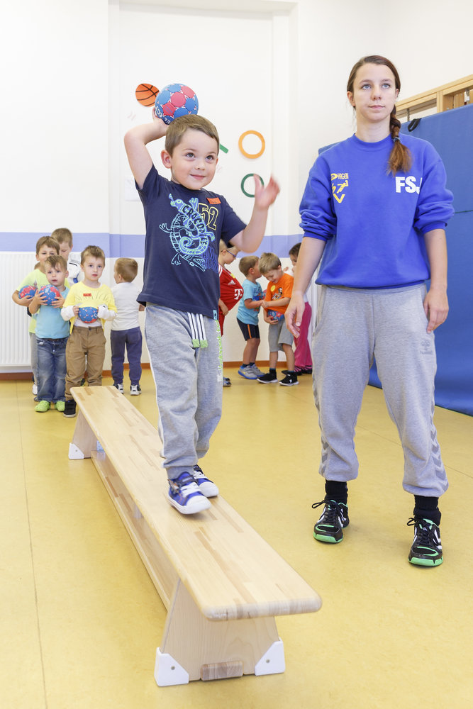 Kind Balancebalken Trainer